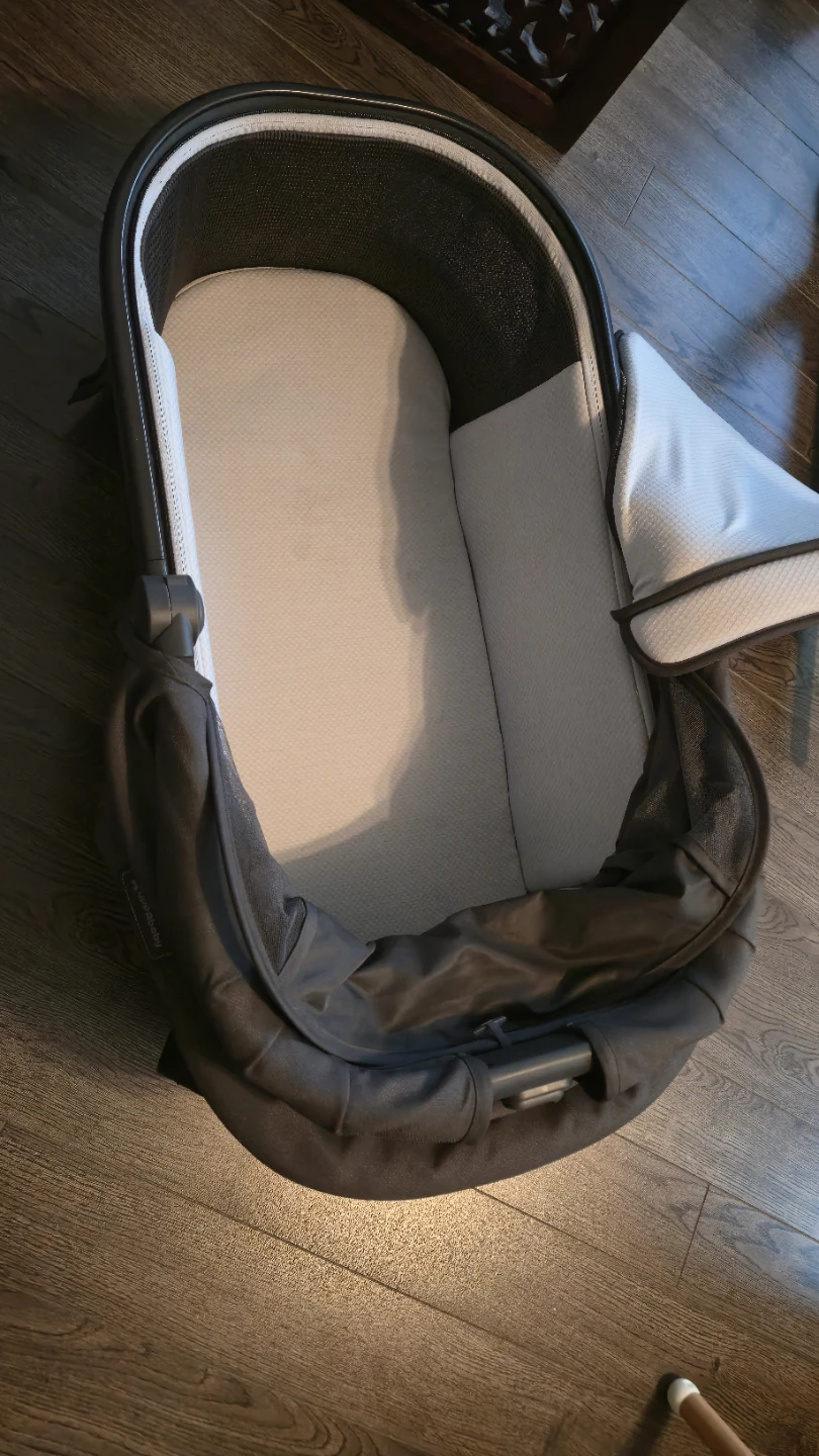Uppababy bassinet v3 with jolly jumper rocker - photo 4