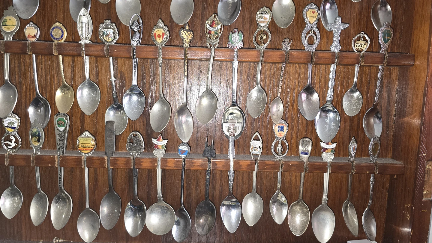 100 spoons every spoon have diffeent history - photo 2