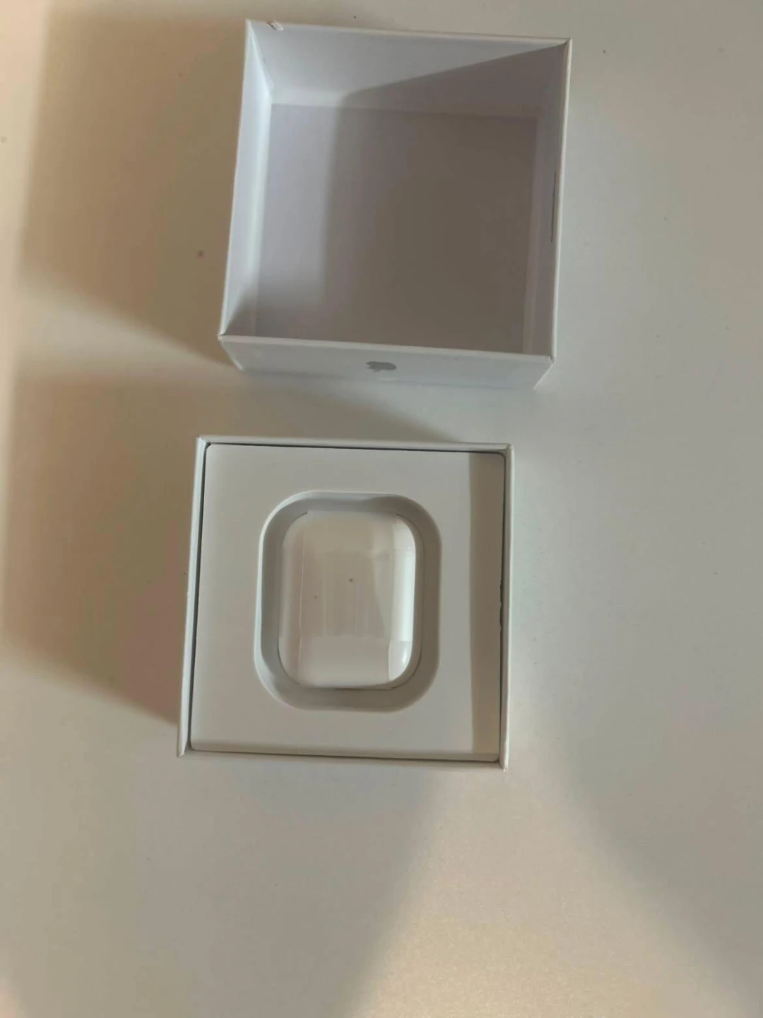2nd gen airpods - photo 2