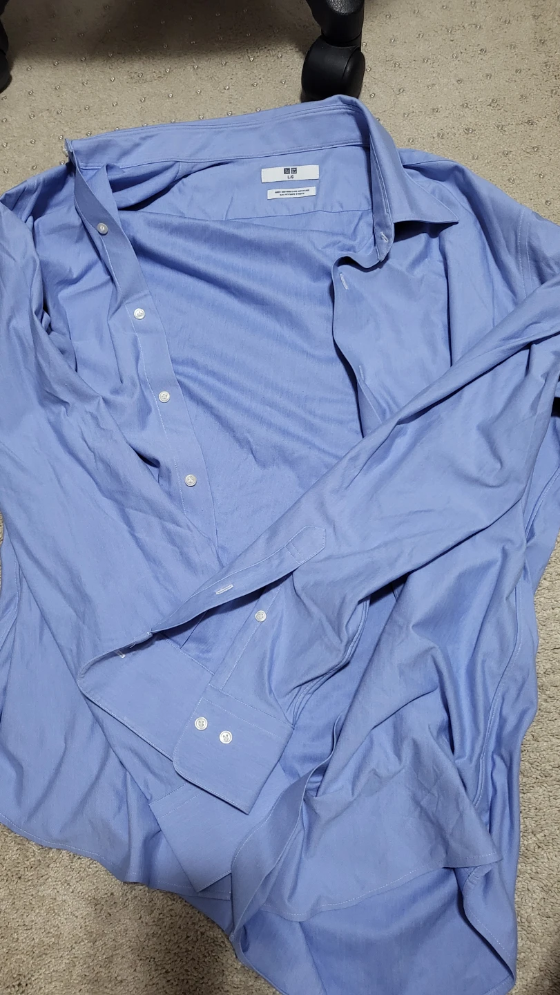 Uniqlo Men's Blue Button-Up Shirt
