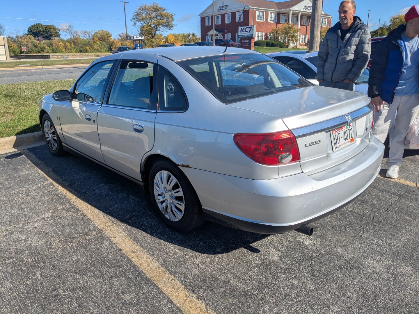 Silver Saturn L200 Sedan - photo 2