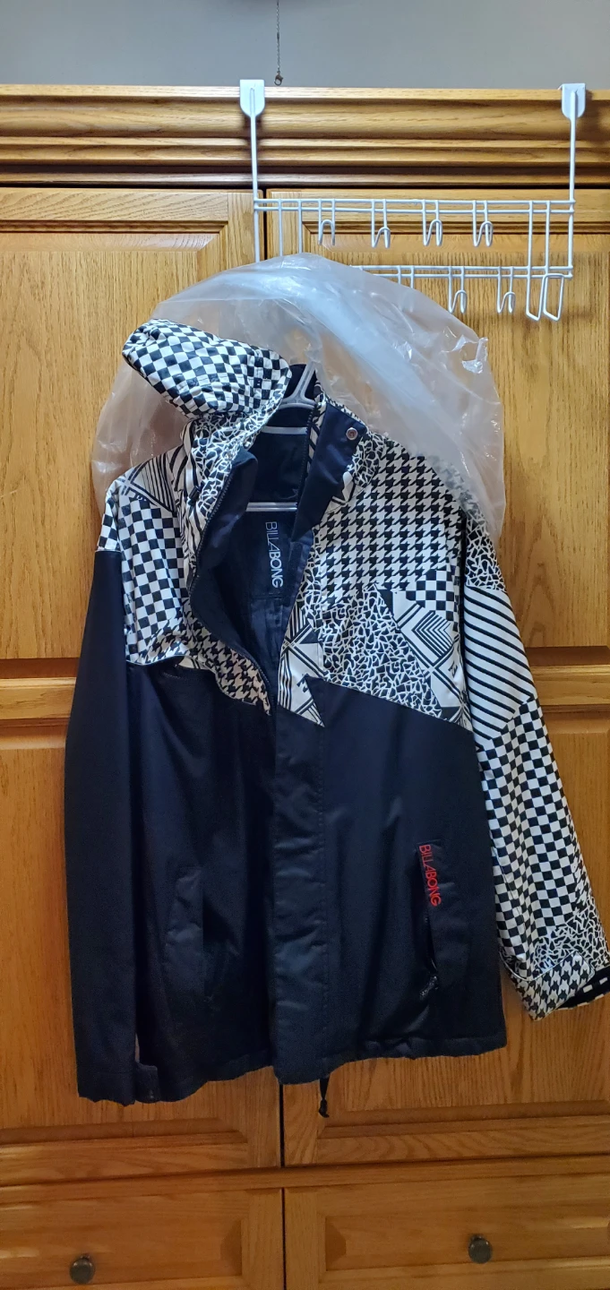 Billabong black and white patterned jacket - photo 2