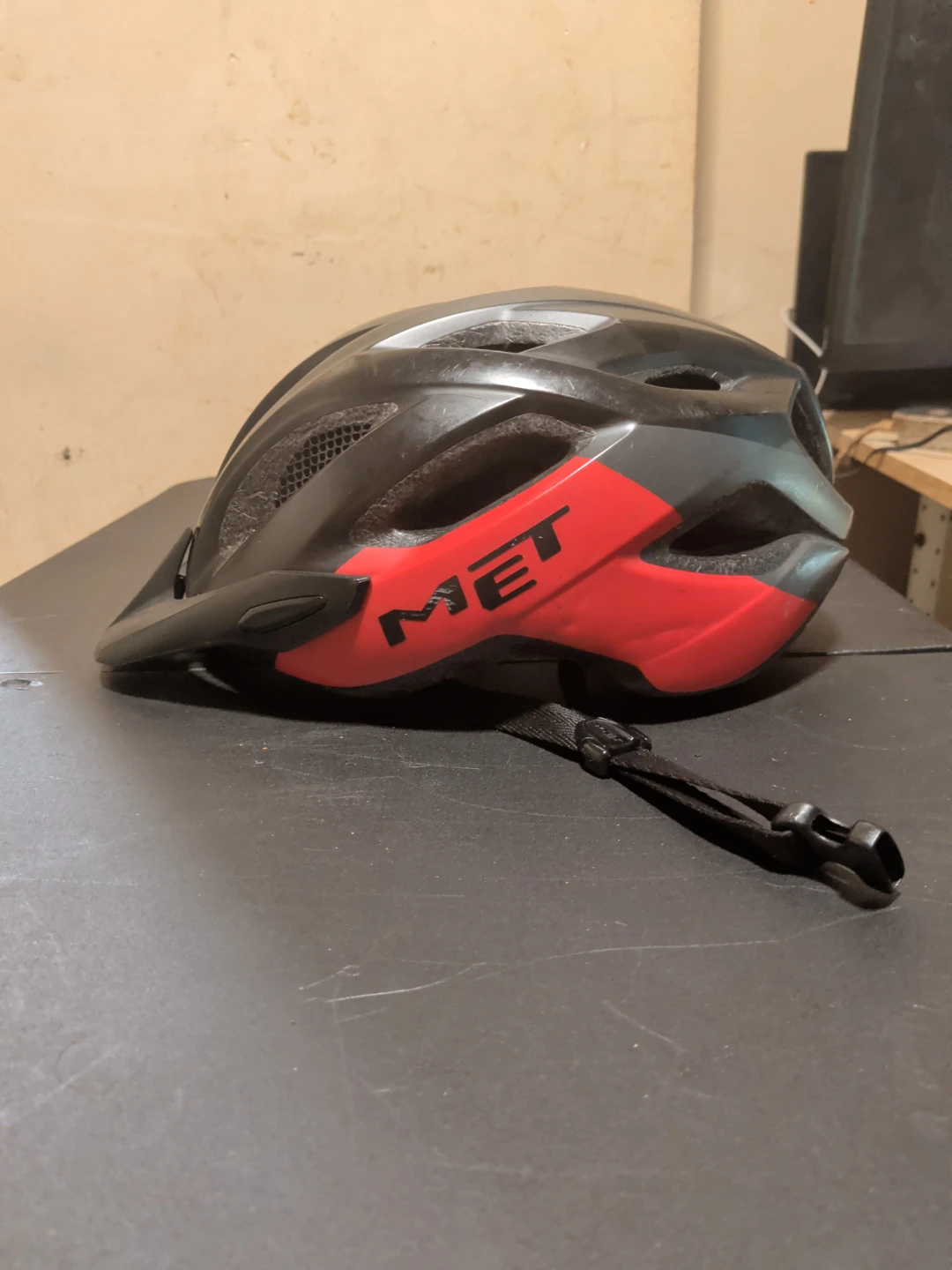 MET Bicycle Helmet Black Red - photo 2