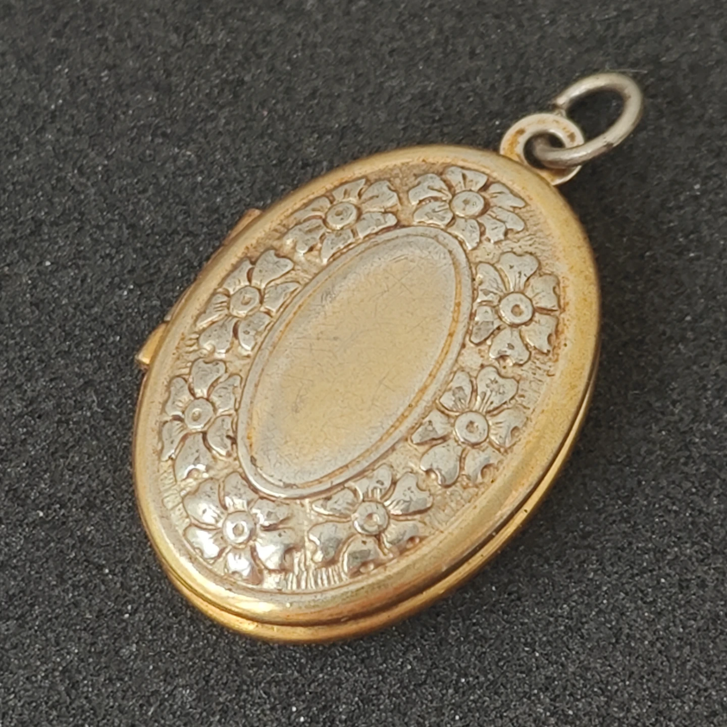 Vintage Gold toned Oval Locket Pendant