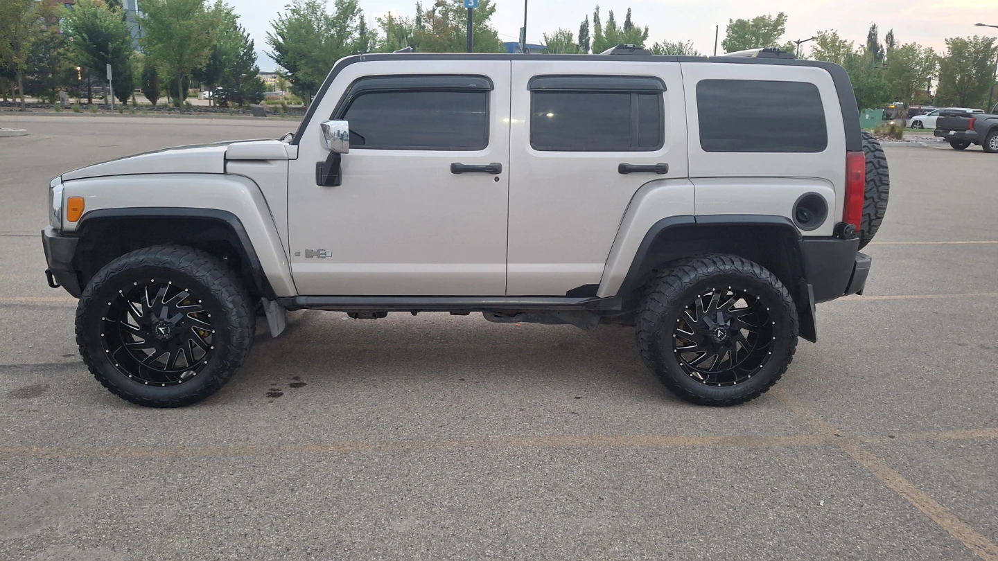 Hummer H3 Lifted with Custom Wheels