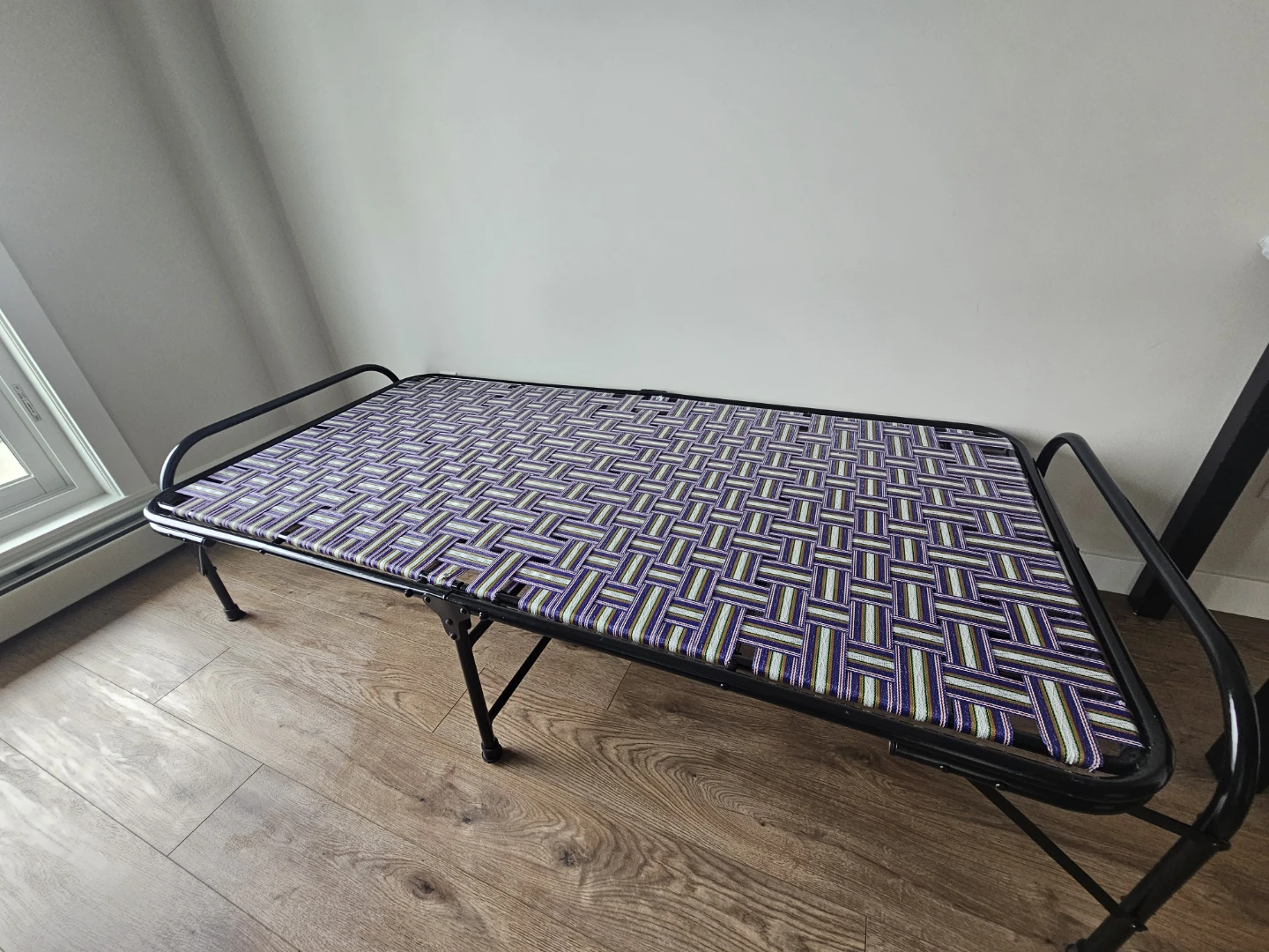 Folding cot with patterned fabric - photo 2