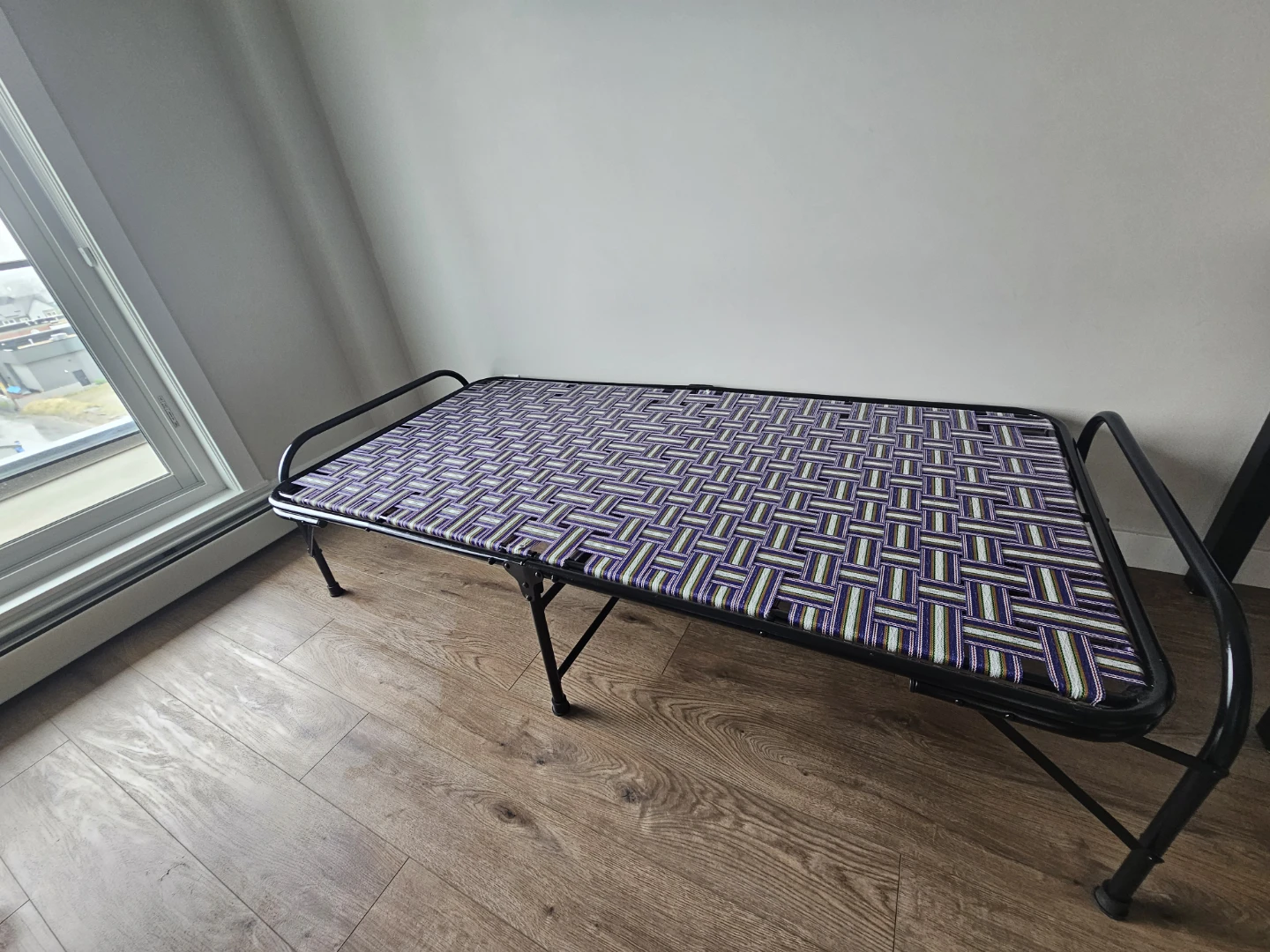 Folding cot with patterned fabric - photo 4