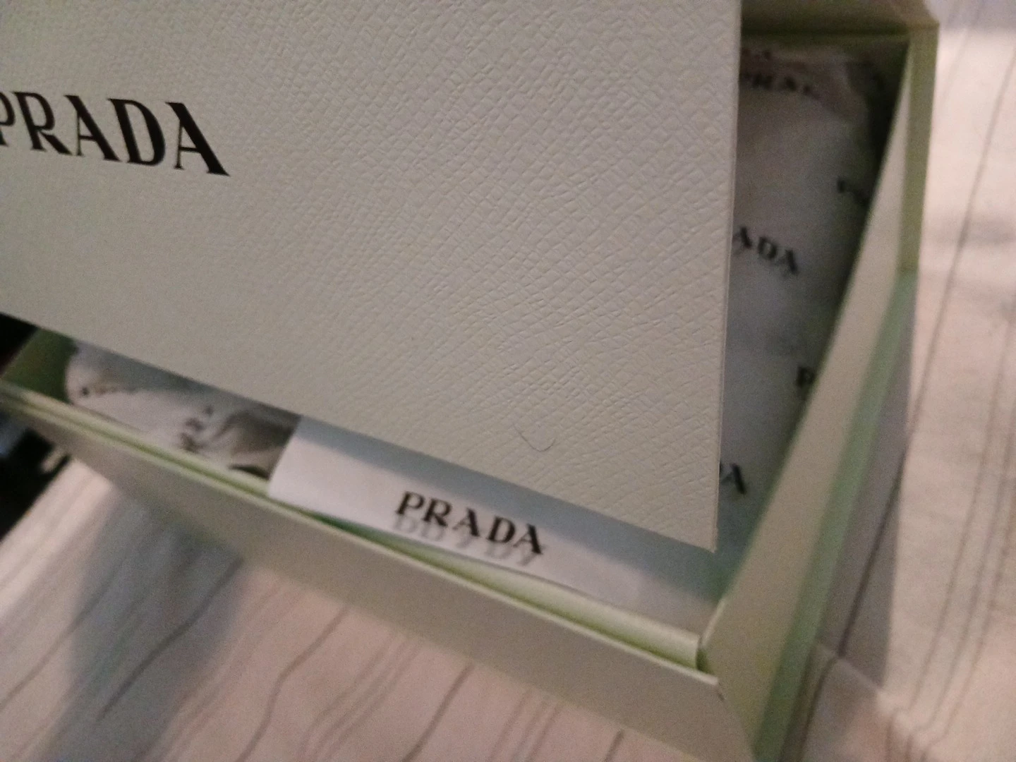 Prada gift box,  tissue and 2 envelopes - photo 2
