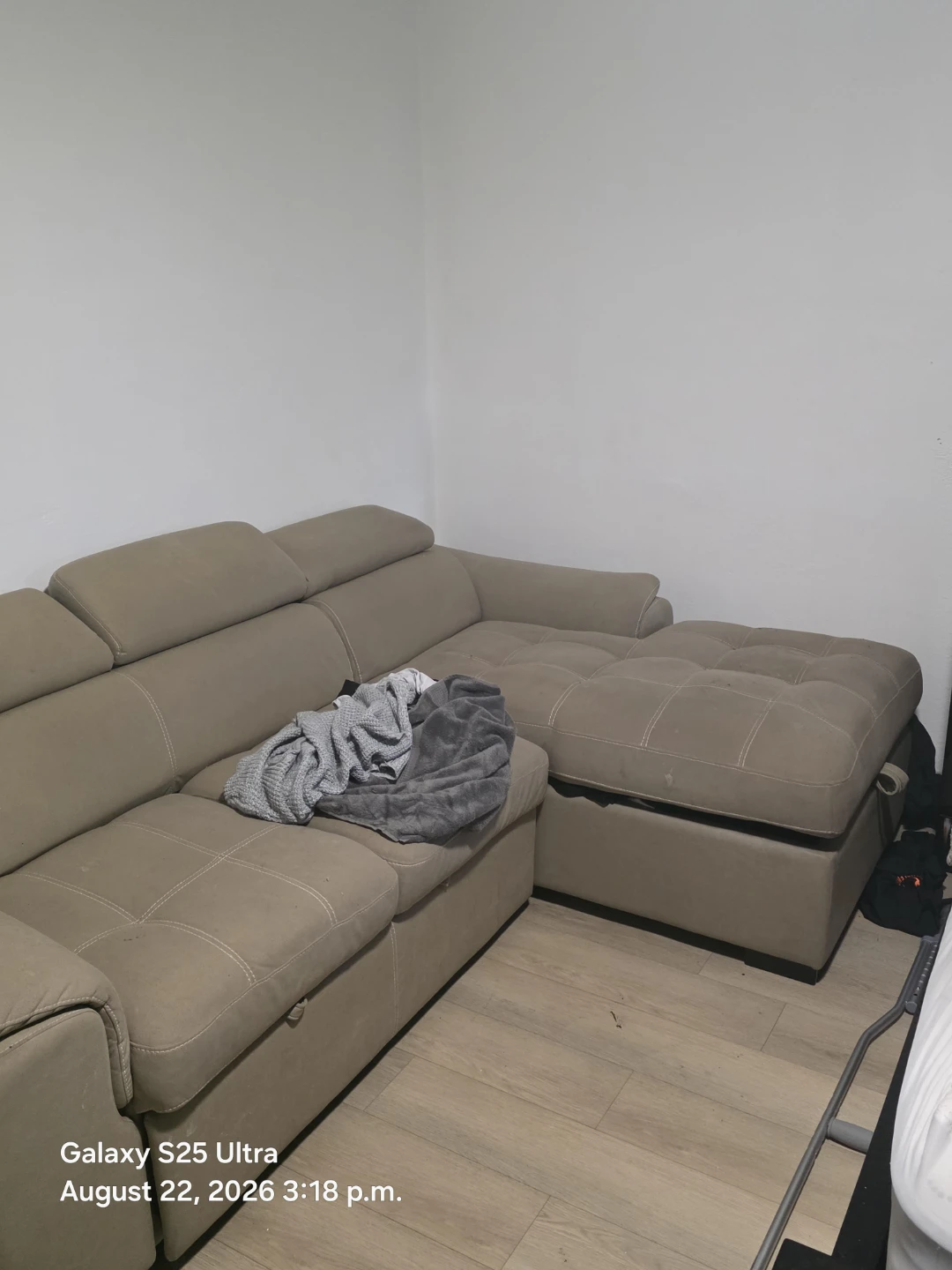 Couch - photo 2