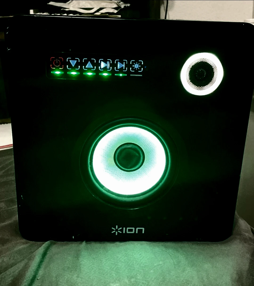 ION Flash Cube bluetooth Speaker