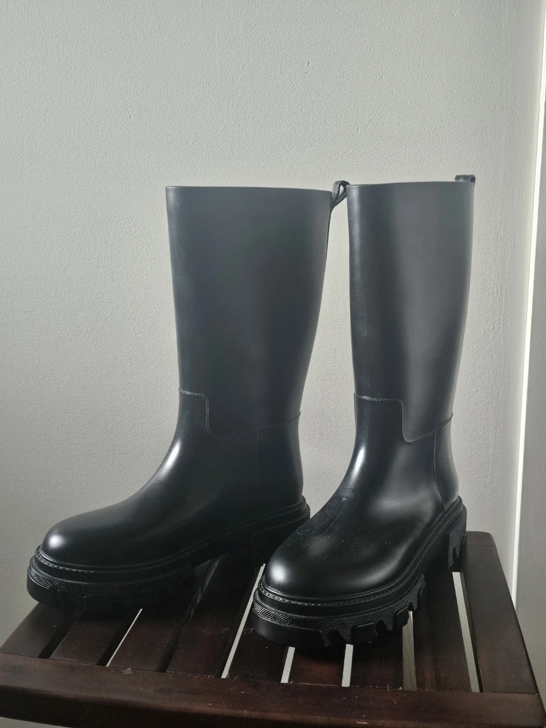 Black knee-high boots