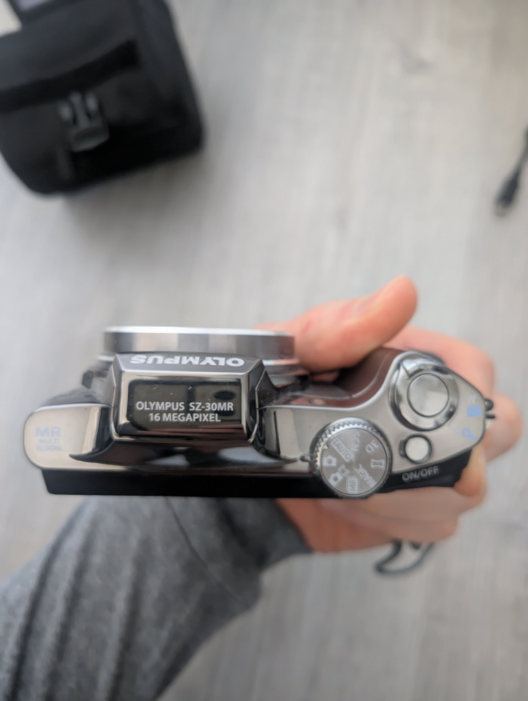 Olympus SZ-30MR 16MP Digital Camera with Case - photo 2