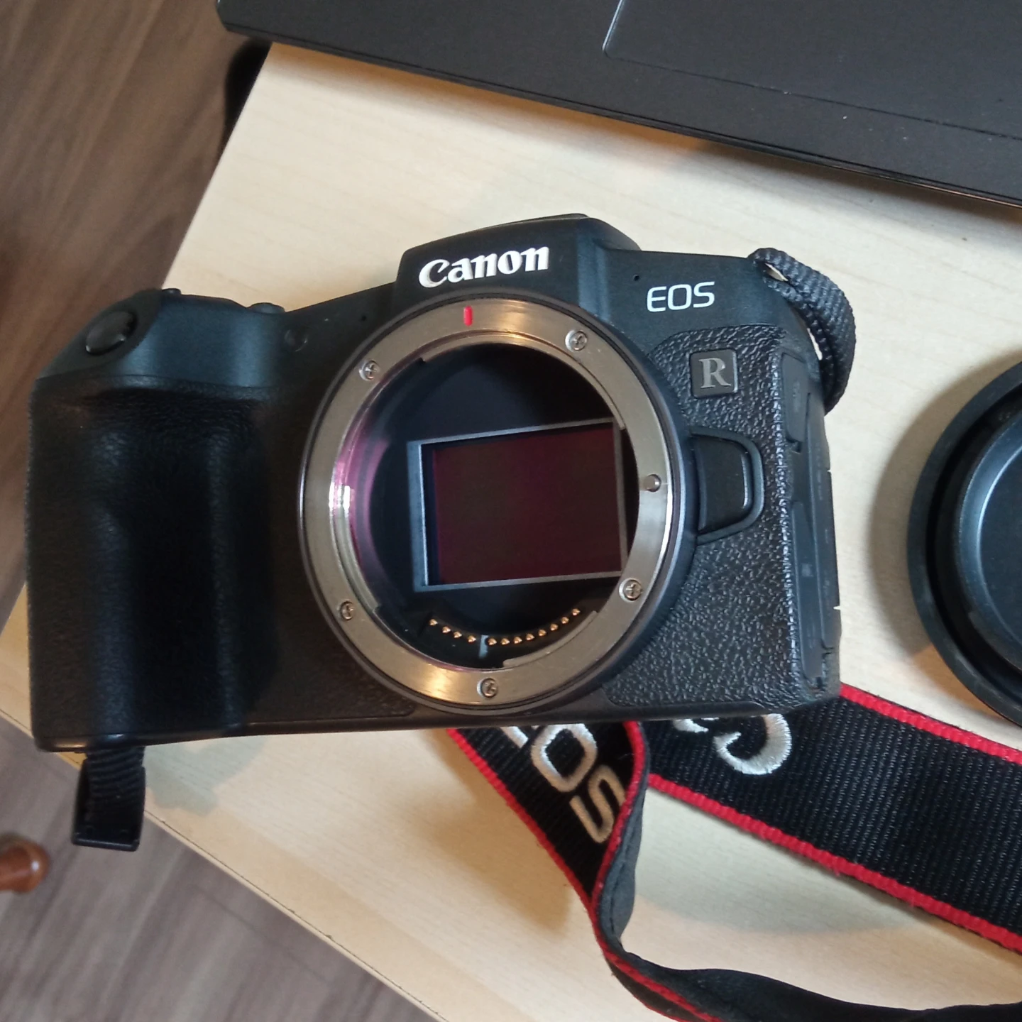 Canon EOS RP Body Only - photo 4
