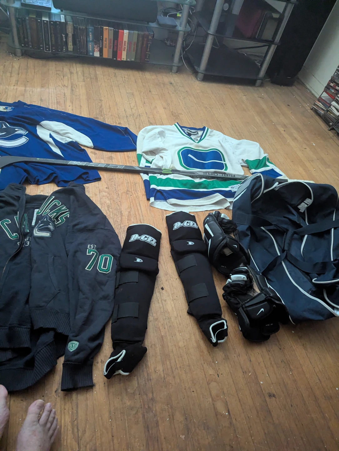 Canucks Apparel - photo 3