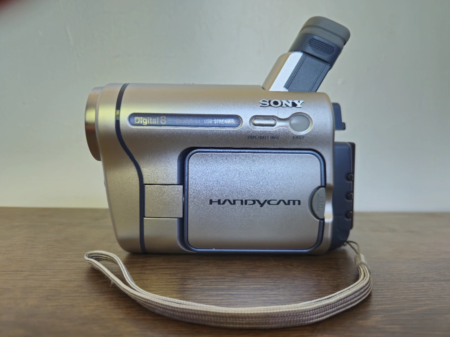 Sony Digital8 Handycam Camcorder - photo 2