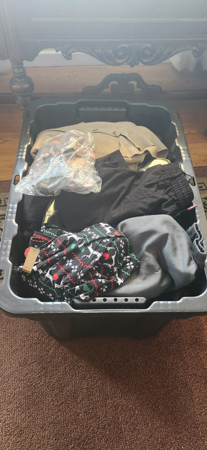 Fill a Bag of Clothes for $5 Women's Men's and Kid's - photo 4