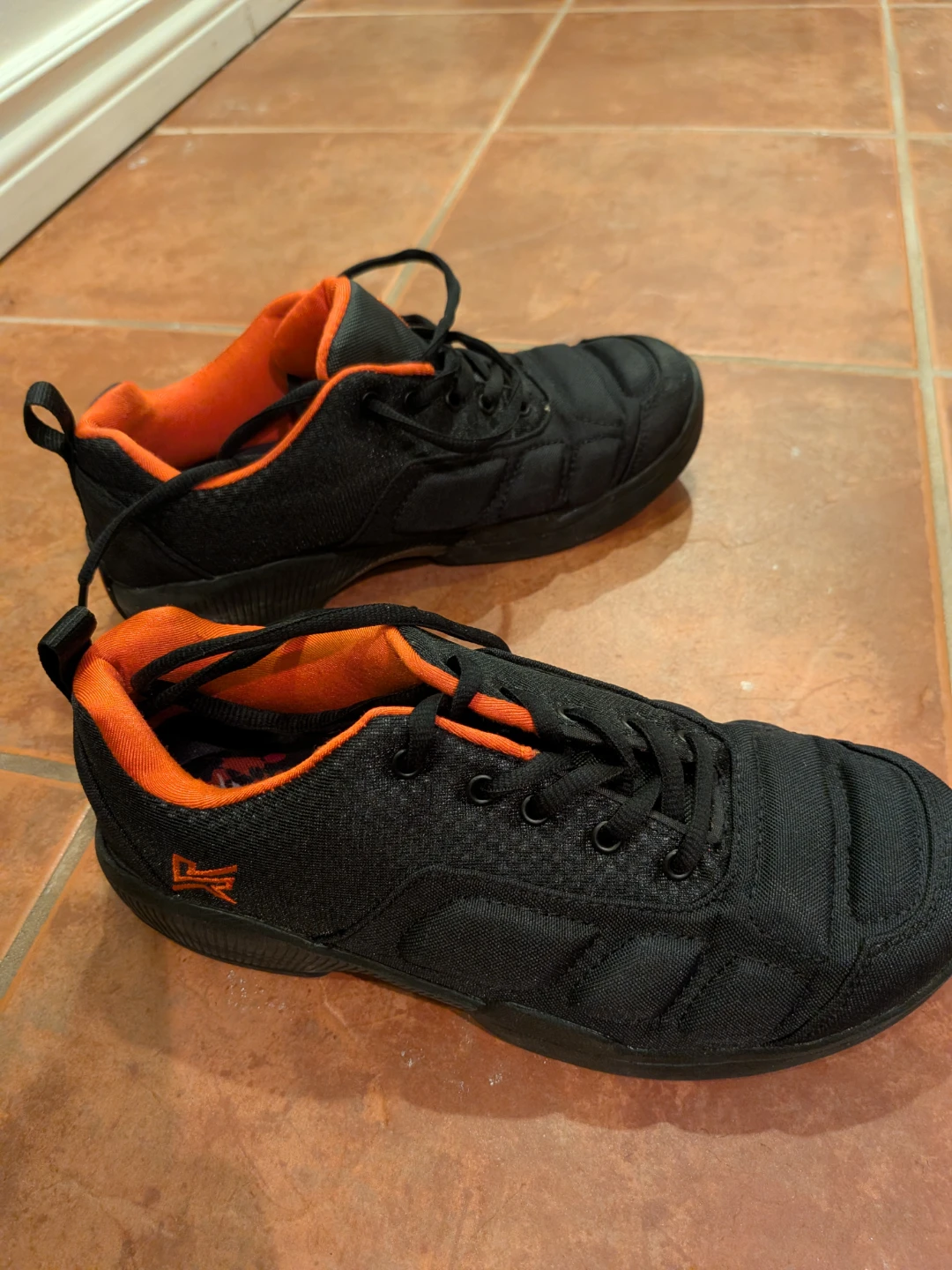 Knapper Ball hockey shoes womens size 9