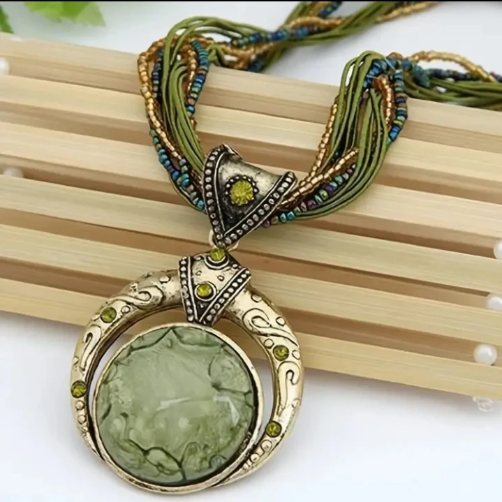 (BRAND NEW) Bohemian Style Pendant Necklace