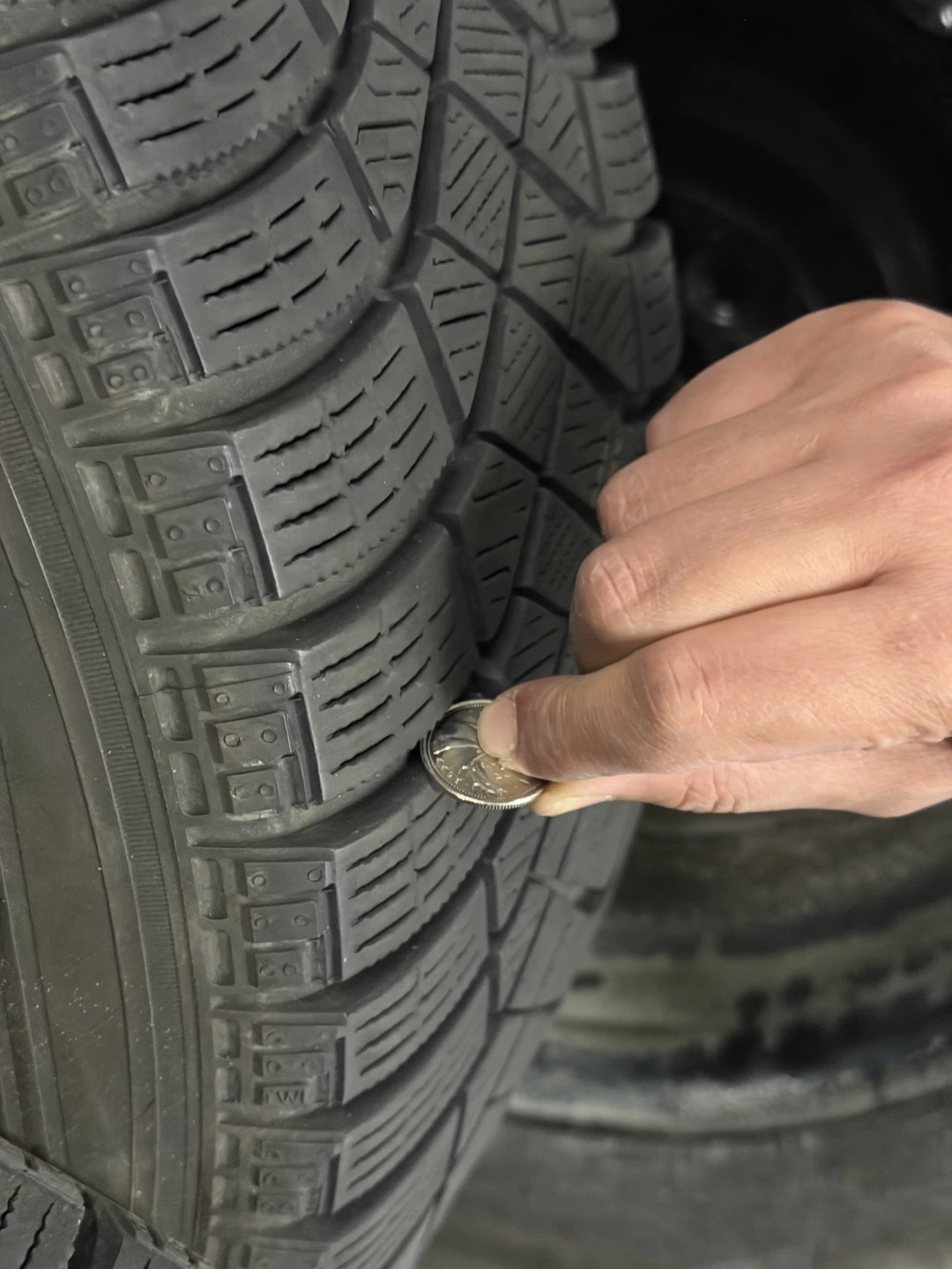 4x Pirelli Winter Ice Zero 215/60R16 — Mounted on 16" Rims - photo 3