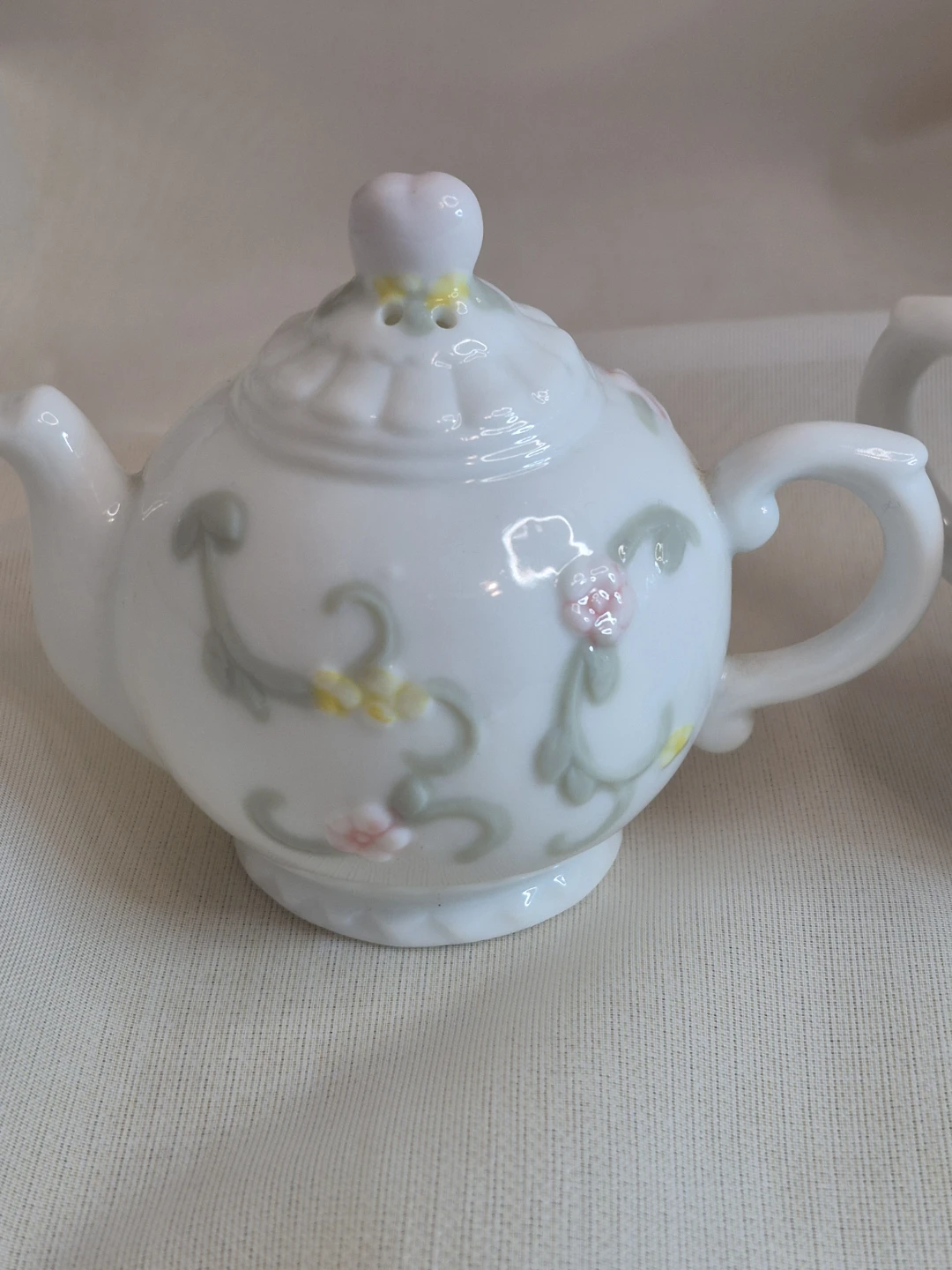 Precious Moments Porcelain Salt & Pepper Shaker Set - photo 4