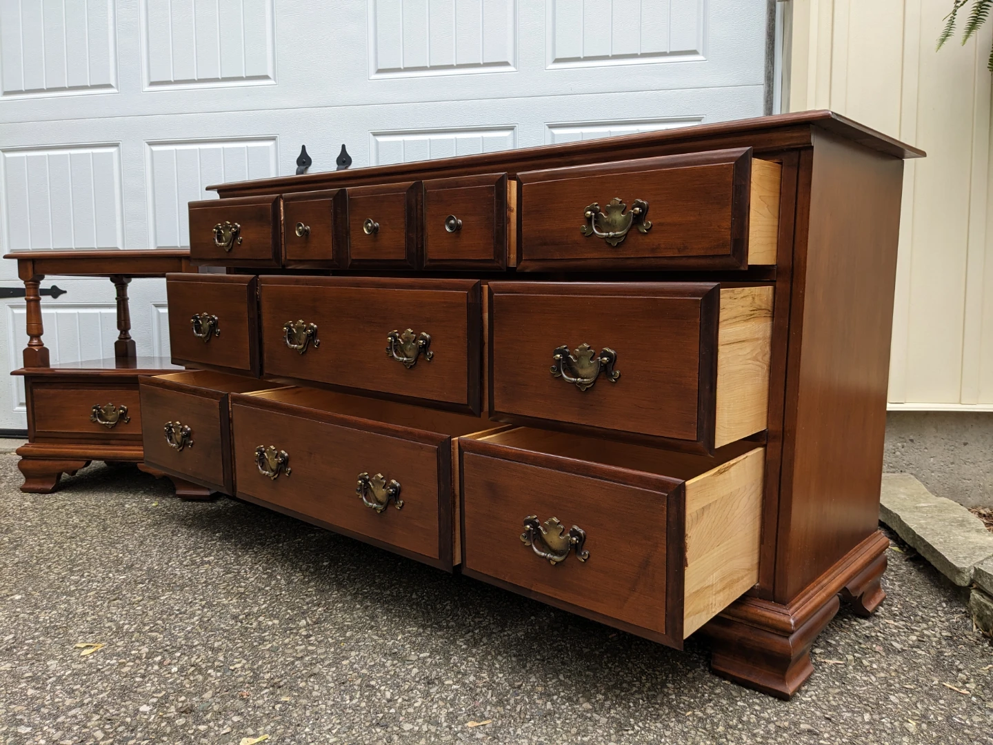Vilas 9 Drawer Dresser Nightstand Set in Maple - photo 3