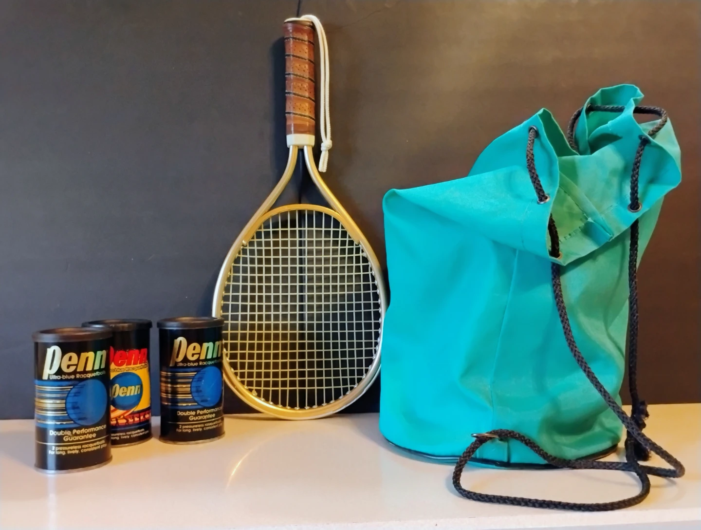 RACQUETBALL SET (RACKET, BALLS, DUFFLE BAG)