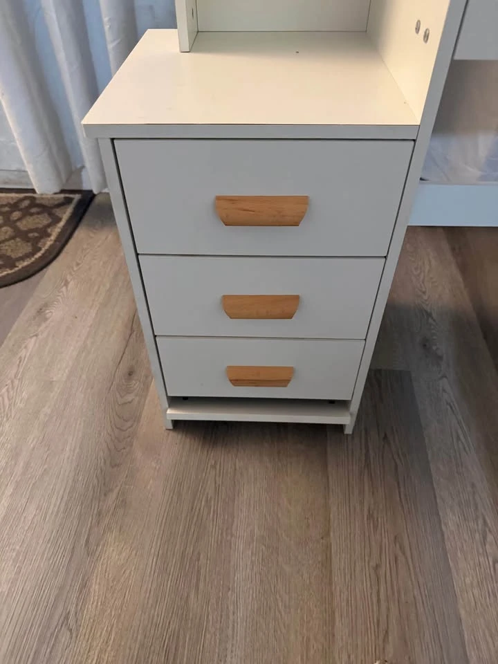 White dresser - photo 3