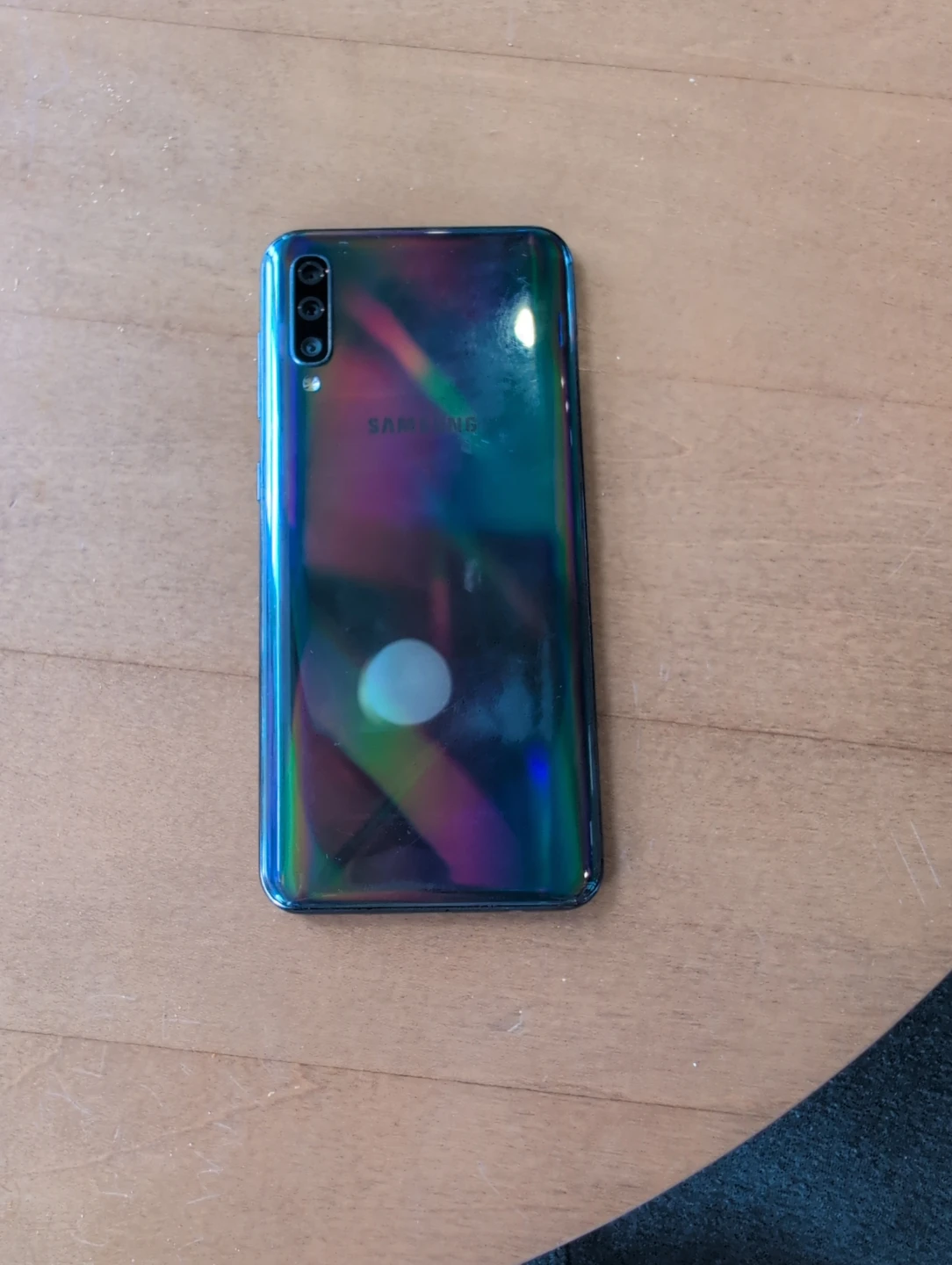 Samsung Smartphone - Cracked Screen A50