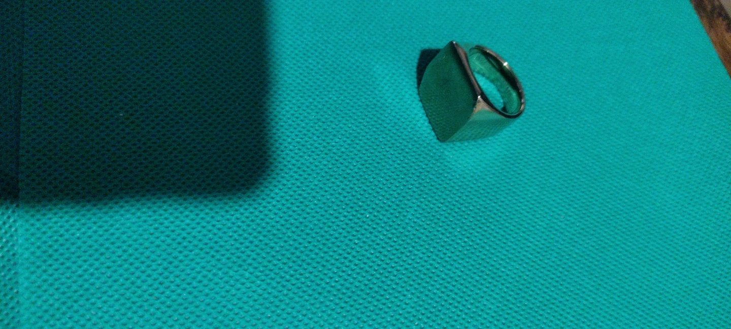 Gold coloured signet ring and chain necklace - photo 3