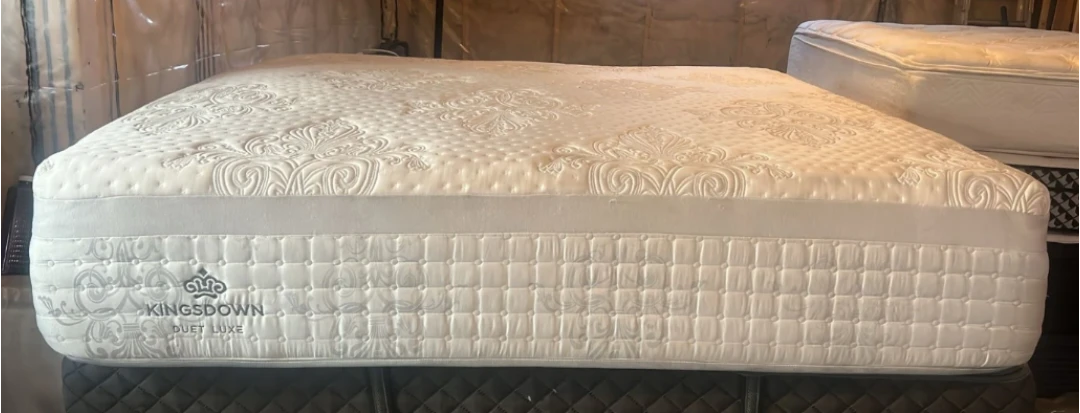 Almost new Kingsdown Duet Luxe king size Mattress