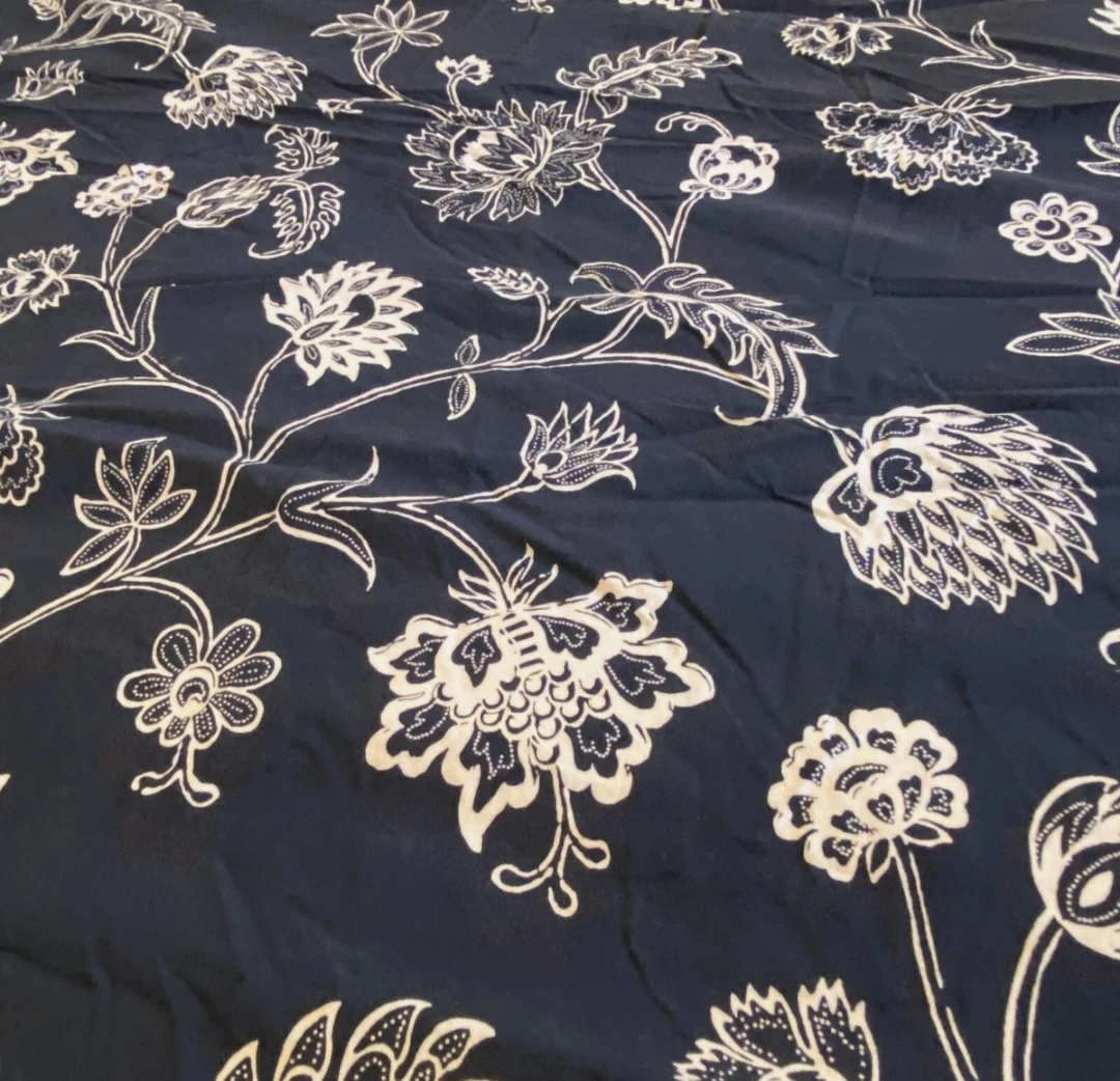 100% Cotton Dark Blue Floral Print Fabric - photo 2