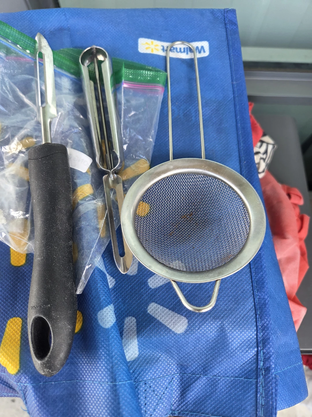 Kitchen Gadget Set: Peelers and Strainer - photo 2