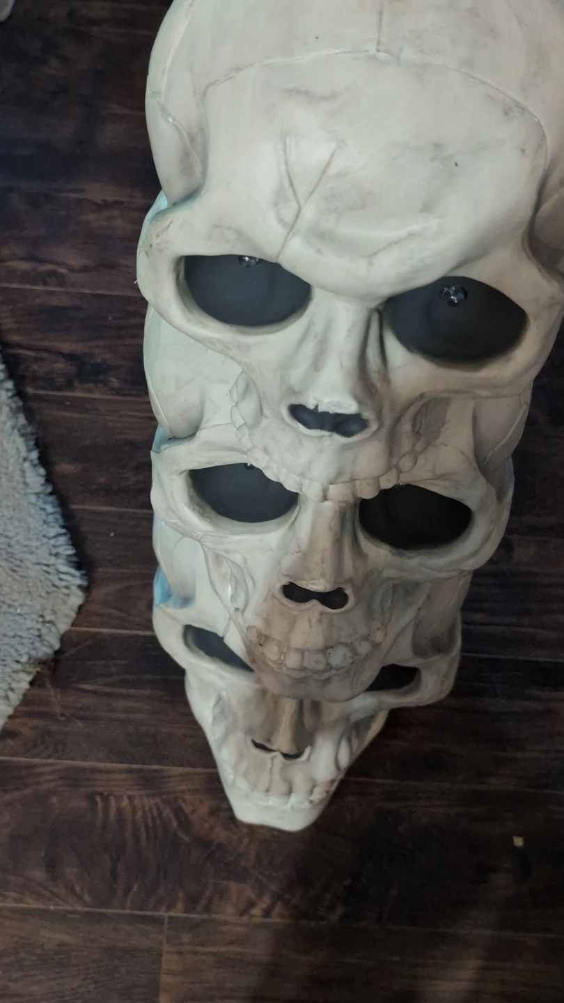 Stacking Skulls Halloween Decoration