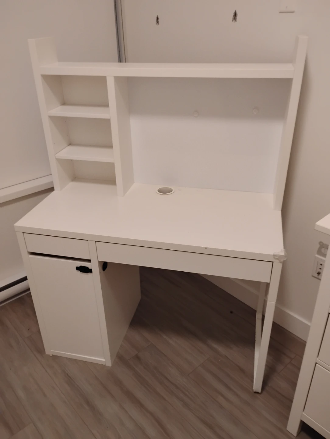 White Desk with Hutch and Shelves - photo 2