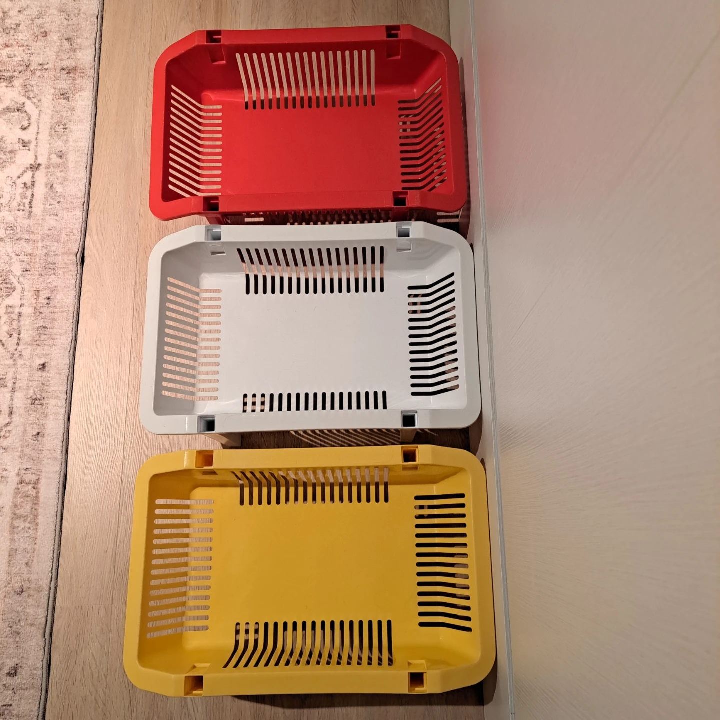 Set of 3 Stackable Plastic Baskets - Red, White, Yellow - photo 4