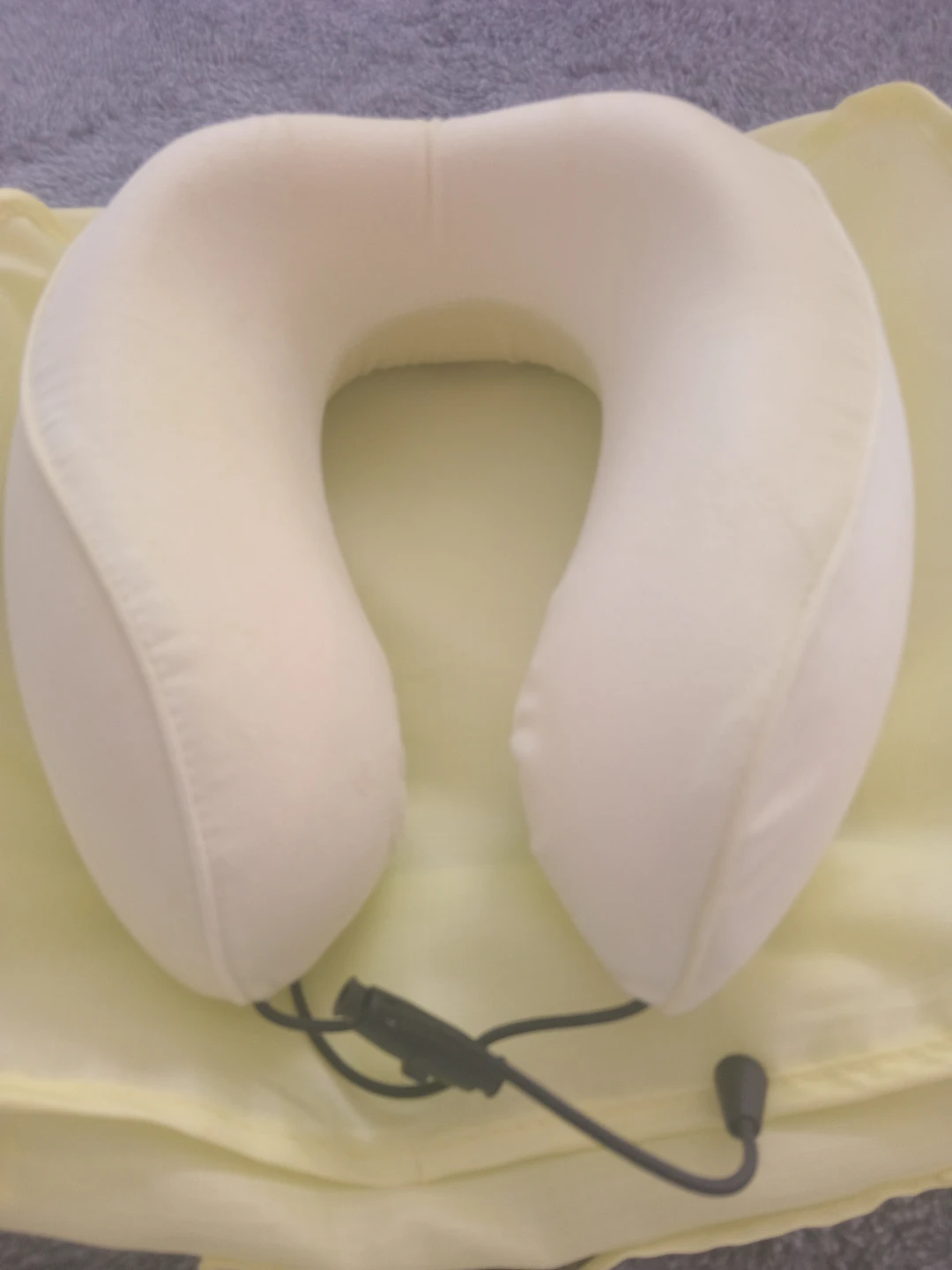 Ruby+Cash Travel Neck Pillow - light yellow