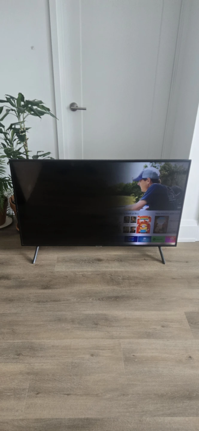 Samsung 55 inch Smart TV - Free ( for parts or repair)