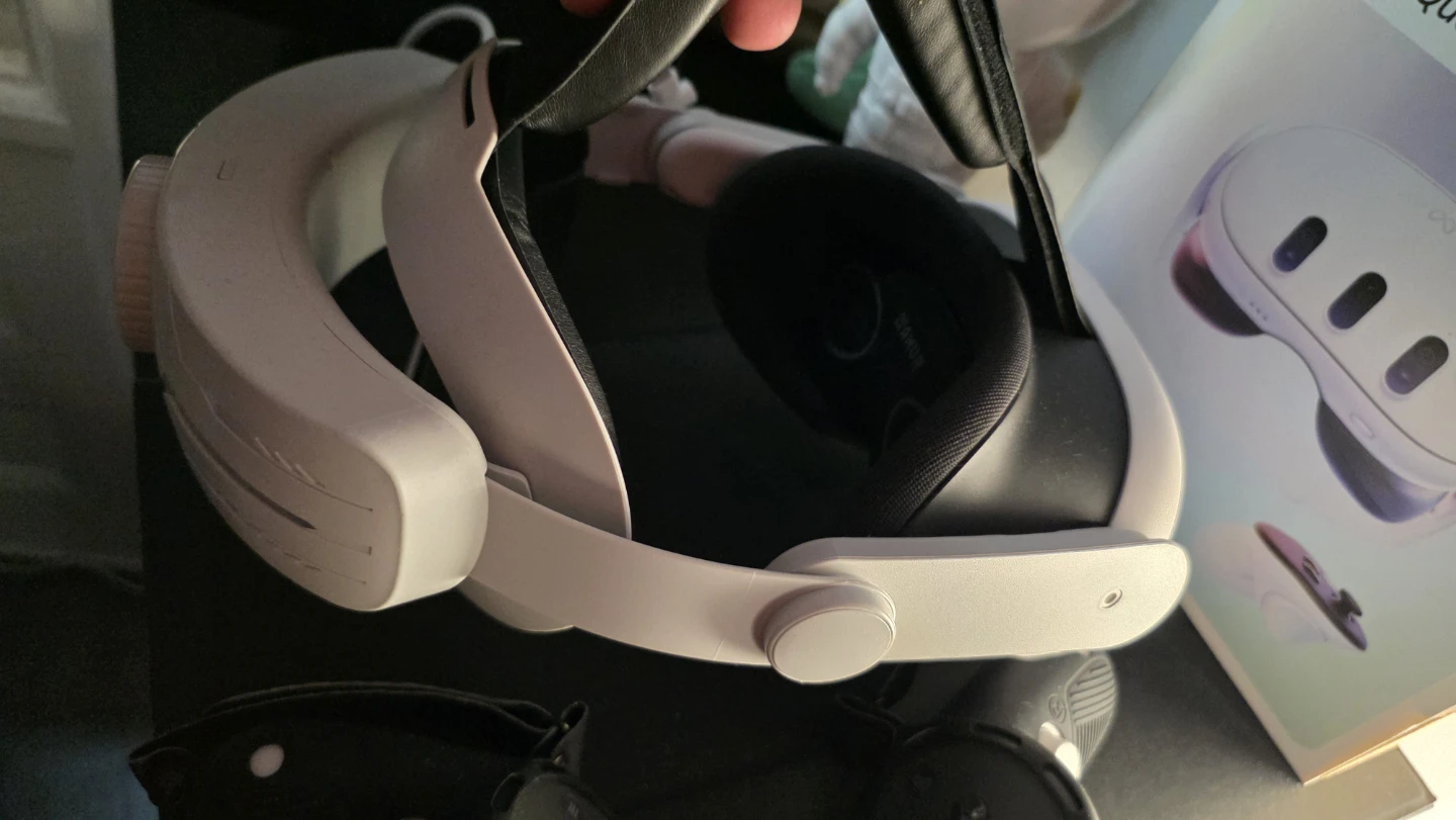 Meta Quest 3 VR Headset - photo 2