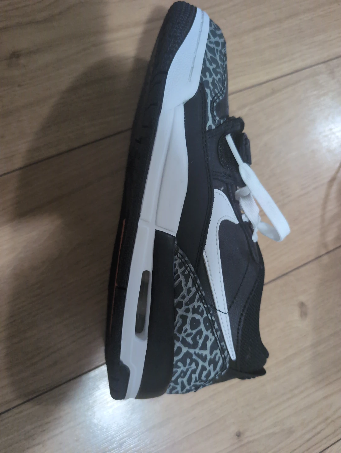 Boys size 5.5 Jordans - photo 3