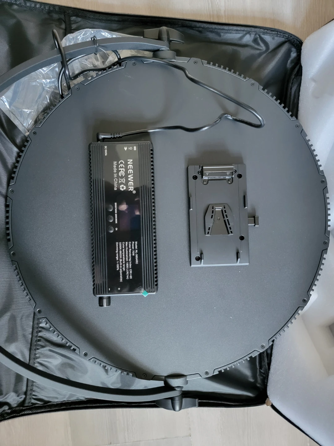 Neewer Ring Light Kit with Case - photo 3