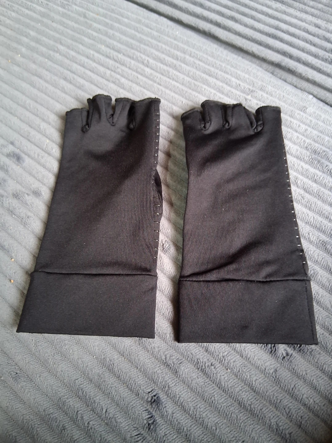 Brand new fingerless Compression Gloves - photo 3