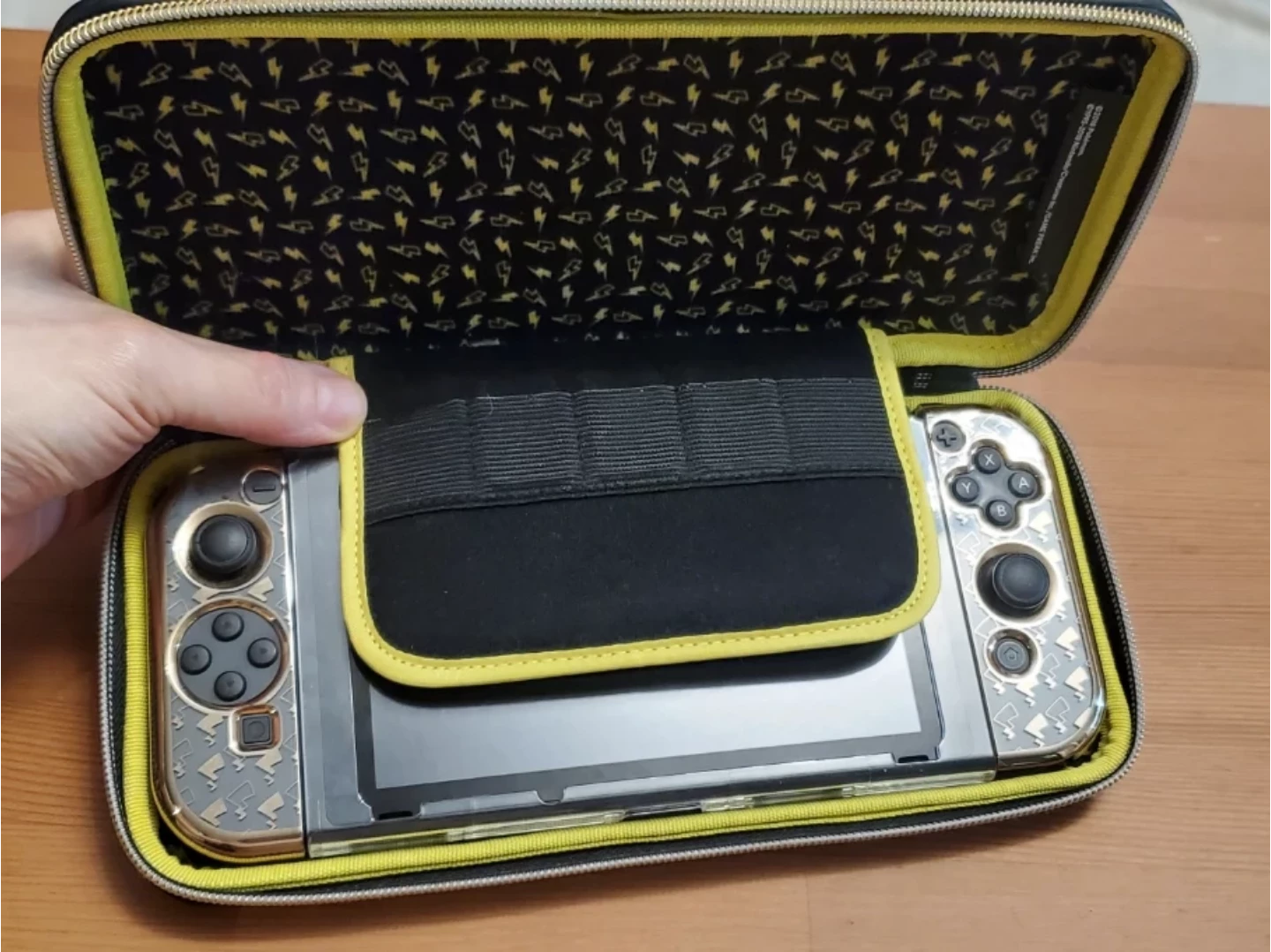 Nintendo Switch Console with Pokémon Case - photo 5