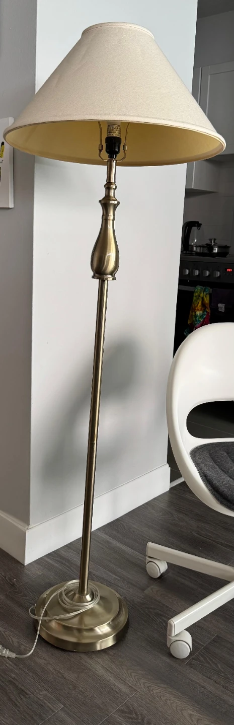 Antique Style Floor Lamp - photo 2