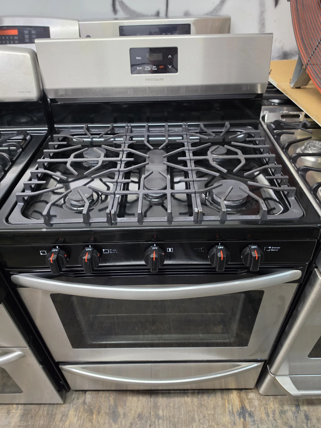 Frigidaire 30in 5 Burner Gas Range
