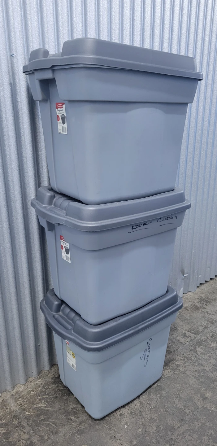 Rubbermaid Roughneck L Storage Bins