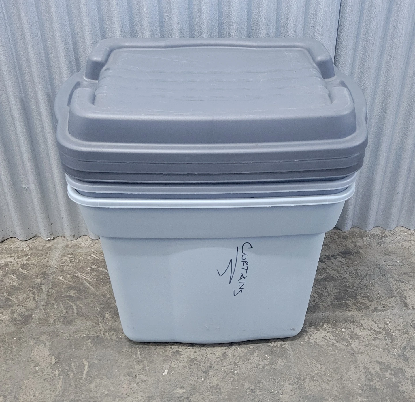 Rubbermaid Roughneck L Storage Bins - photo 3