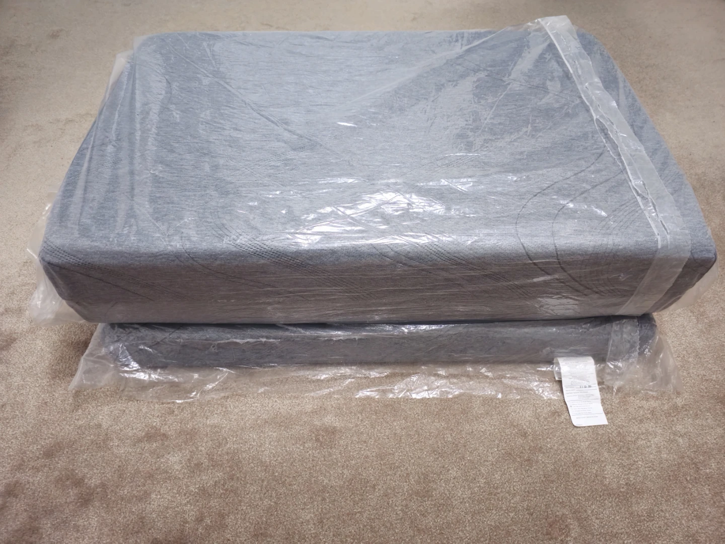 Tri Fold Memory Foam Mattress 4 inch - used hardly 2-3 times - photo 3