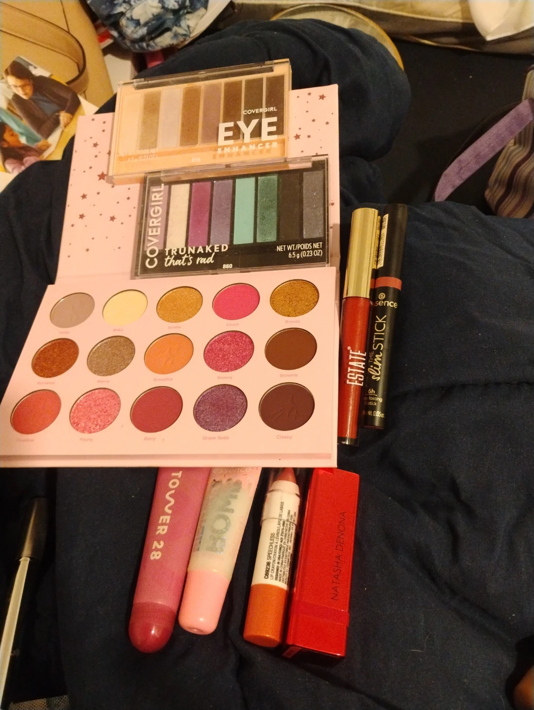 Moonslice Beauty and Covergirl makeup set with bag - photo 4