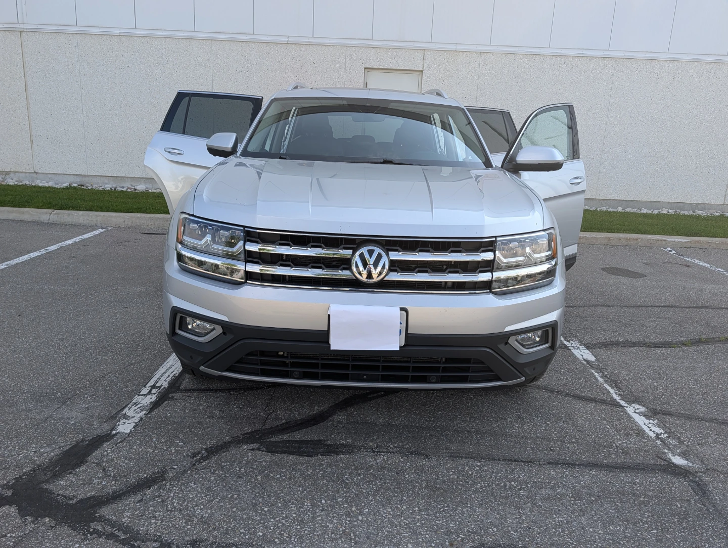2019 VW Atlas great condition with winter tires(rims) - photo 2