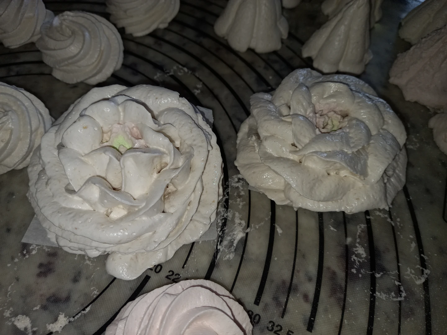 Handmade Rose Shaped Marshmallows - photo 3